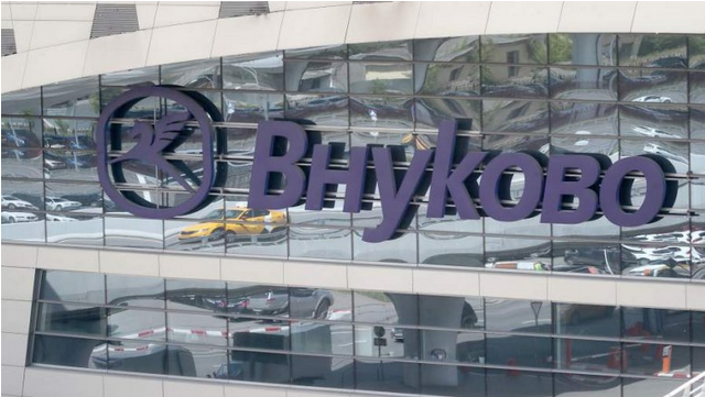 Аэропорт Внуково вслед за Шереметьево перевел сотрудников на новый график