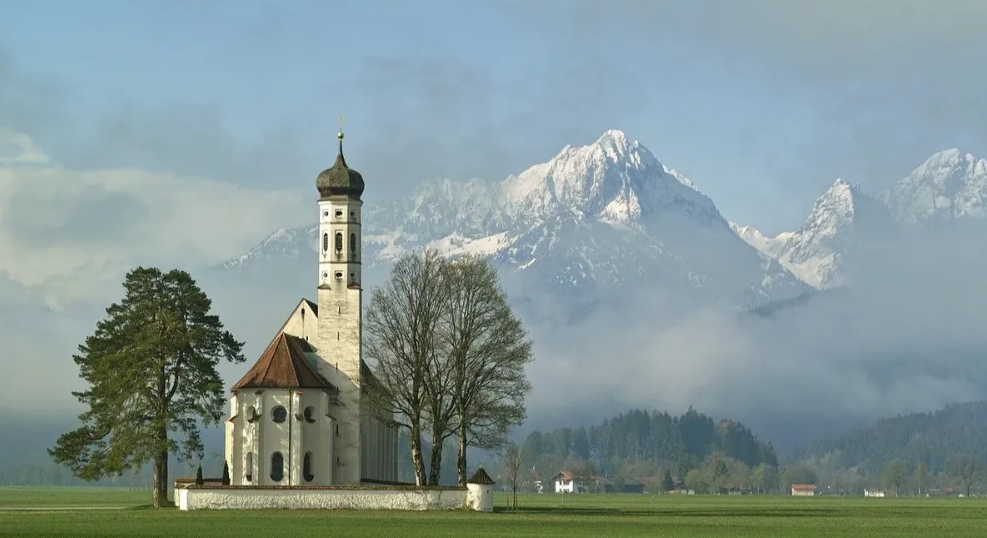 Не гневите Бога: что обязательно делать верующим в Радоницу, как по-христиански правильно поминать усопших 26 апреля католикам