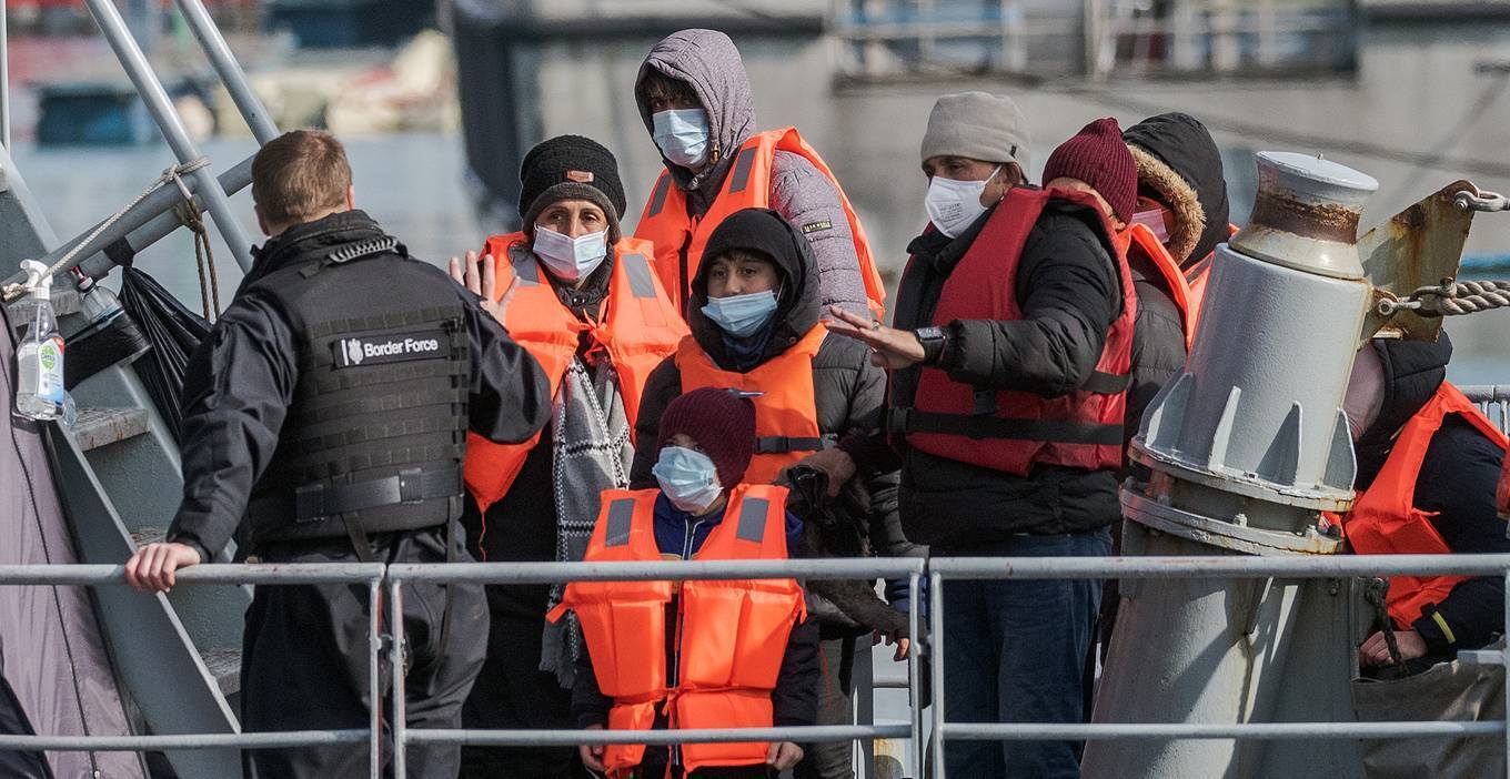 Подождите в Африке. Британия нашла "инновационный способ" решения проблем с мигрантами