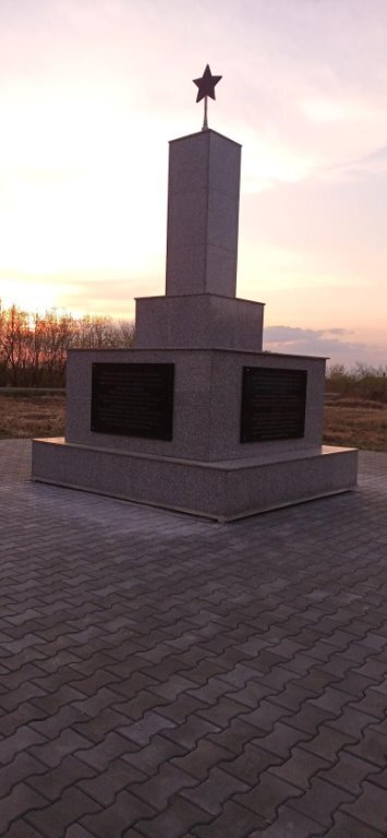 27 апреля, ученики 5 б, классный руководитель Чечек Алимовна Лопсан, съездили на экскурсию к памятнику Героям гражданской войны, который расположен в