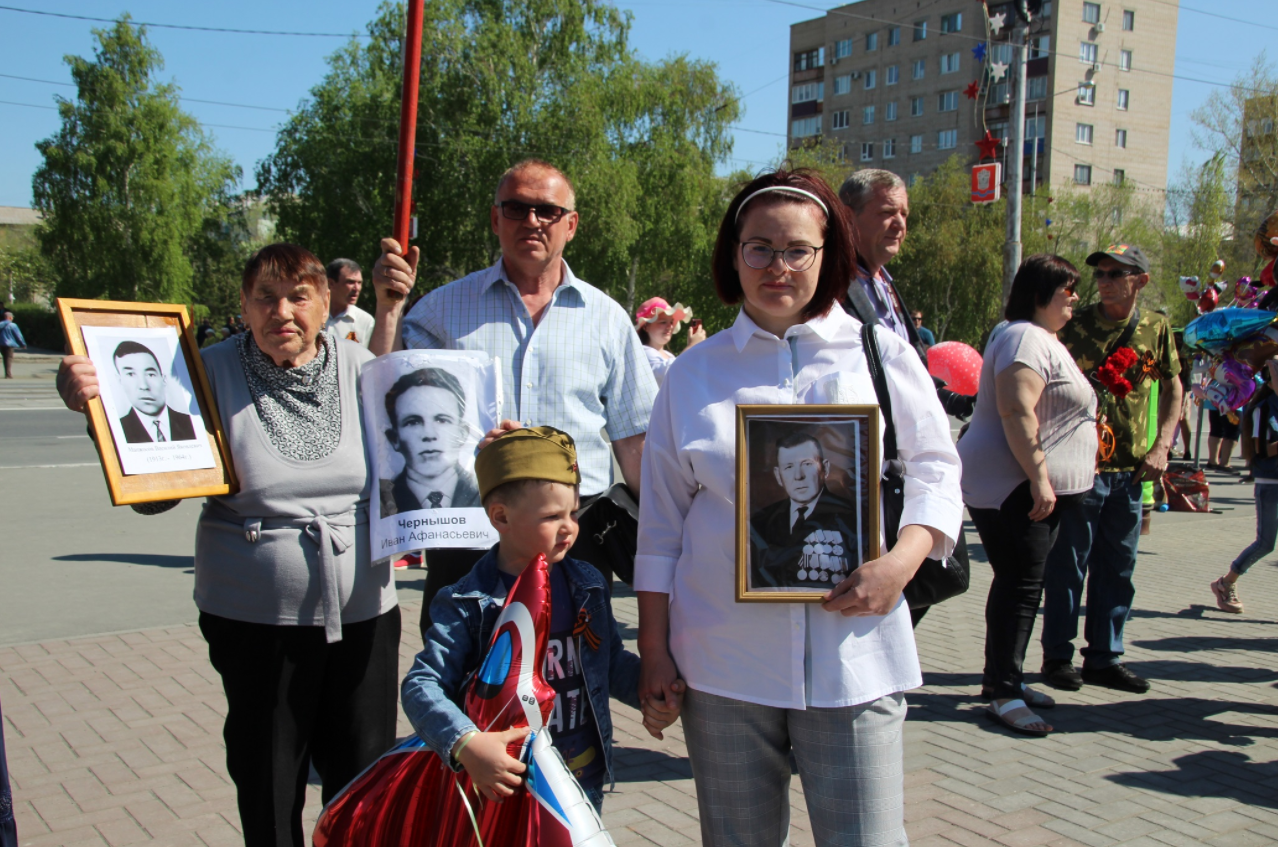 Маи праздники. Празднование 9 мая. 9 Мая люди. С праздником 9 мая. Праздники мая.