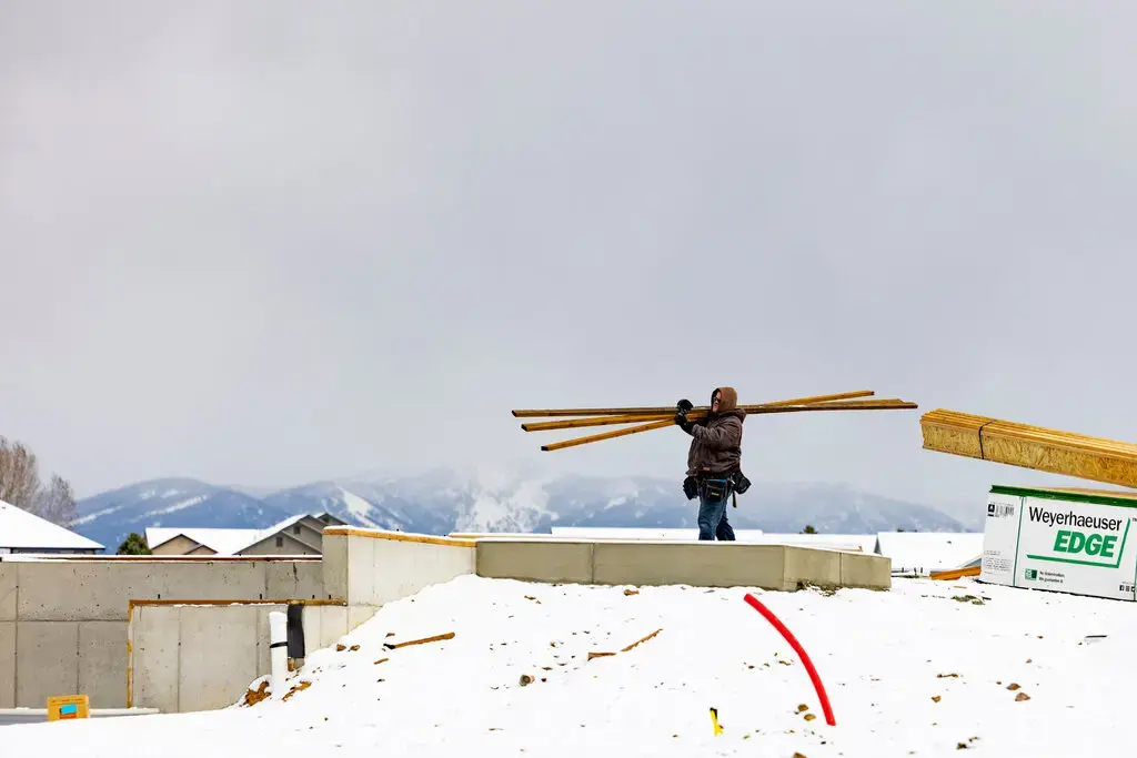 Раскаленный рынок жилья демонстрирует признаки охлаждения. Но не ожидайте увидеть много доказательств этого в отчете G.D.P. в четверг.