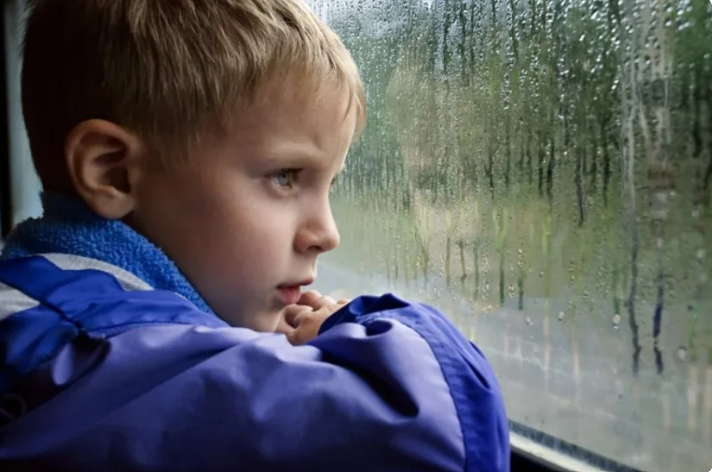 Когда она очнулась, в доме было много людей. В руке она держала какой-то странный предмет. А ее сын плакал в углу...