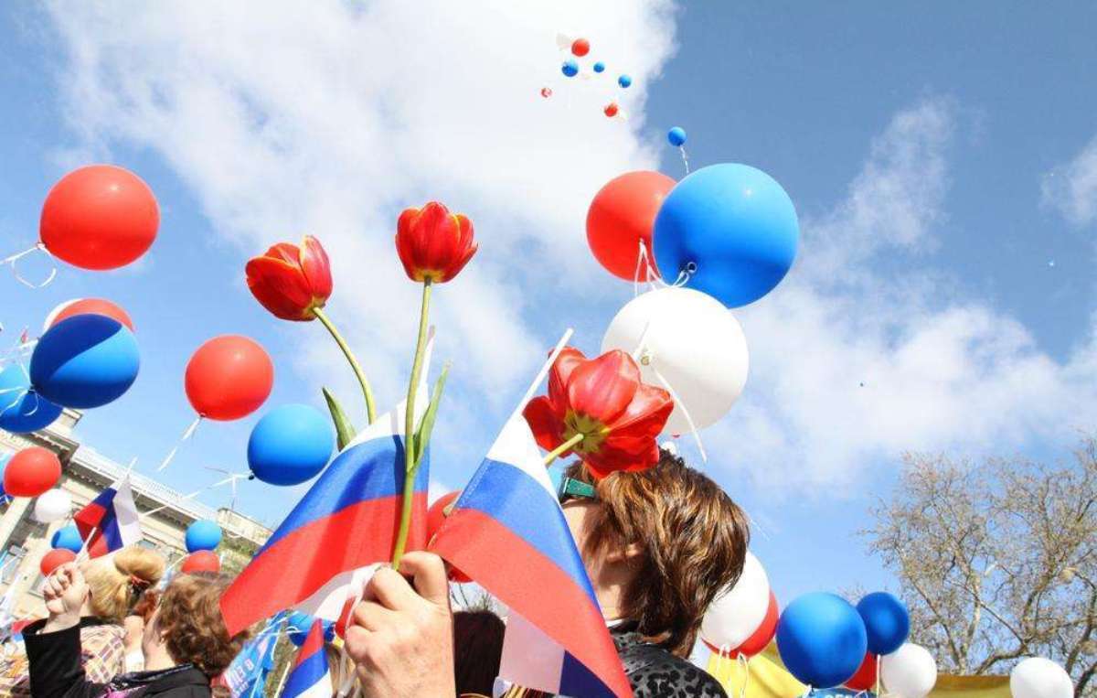 Как отдыхаем в мае 2022: майские выходные с 1 по 10 продлены? Сколько отдыхаем в официальные выходные, праздничные дни? Календарь праздников 1 и 9 Мая