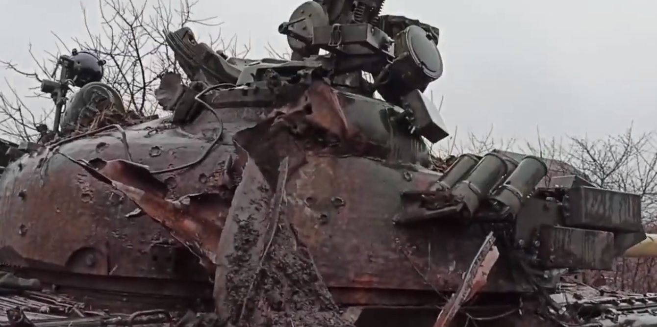 В рукопашную, да на танки, бросают укробойцов - это нормально?