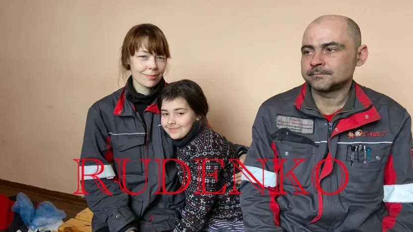 Первые мирные люди вышли с завода «Азовсталь». Семья Савиных говорит, что лидеры «Азова»* никого не выпускают – в подземелье еще 71 человек