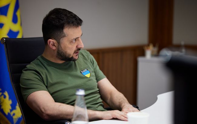 Как вы относитесь к человеку на фотографии?