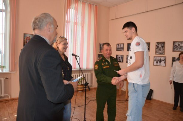 📃Будущим защитникам Родины вручили повестки. 👏С напутственным словом к призывникам обратились председатель районного Совета ветеранов войны, труда, 