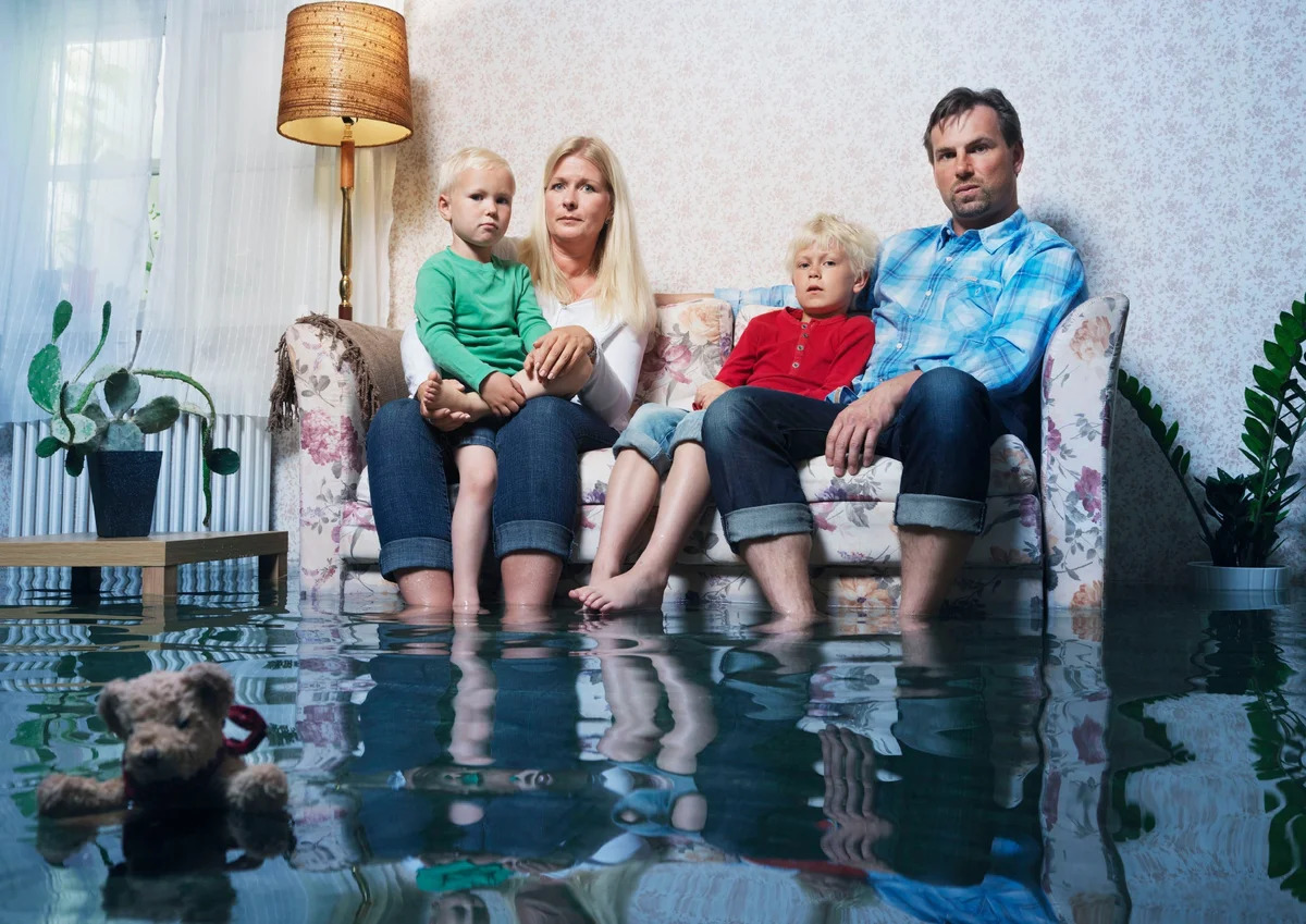 По решению суда вскрыли квартиру принудительно и устранили аварию