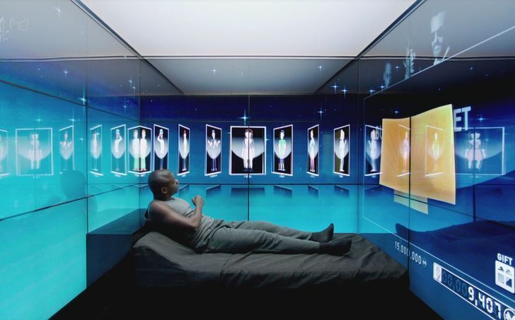 "Умными" будут даже обои