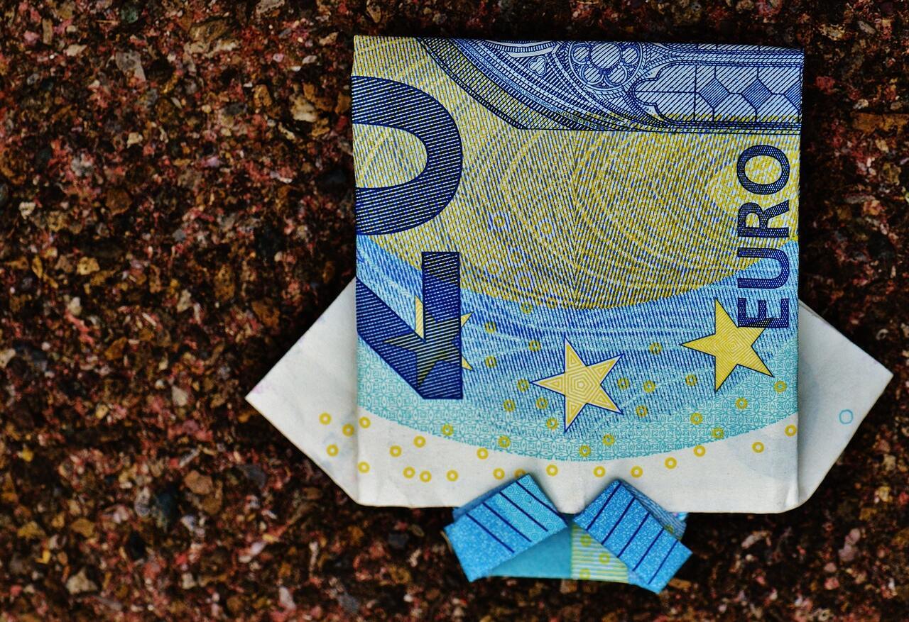 Евро вдруг стал в свободном падении: Виновны этому новые санкции против России