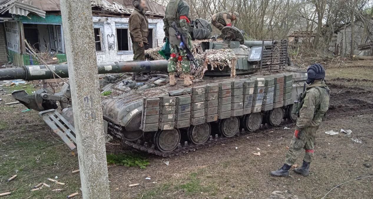 Уничтоженная и отбитая у ВСУ военная техника и националисты, денацифицированные в ходе освобождения населенных пунктов Республики