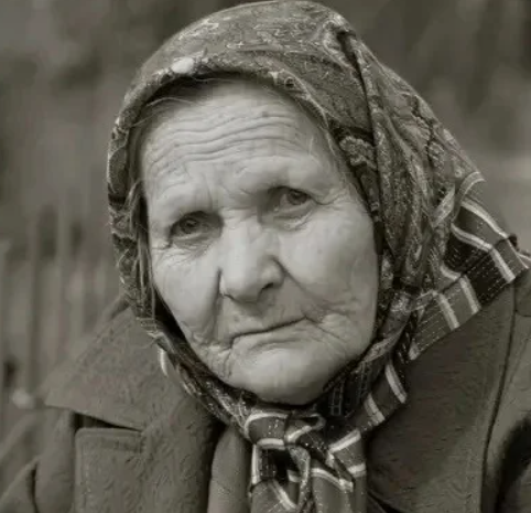 Сыновья отбирали у неё всю пенсию и еду