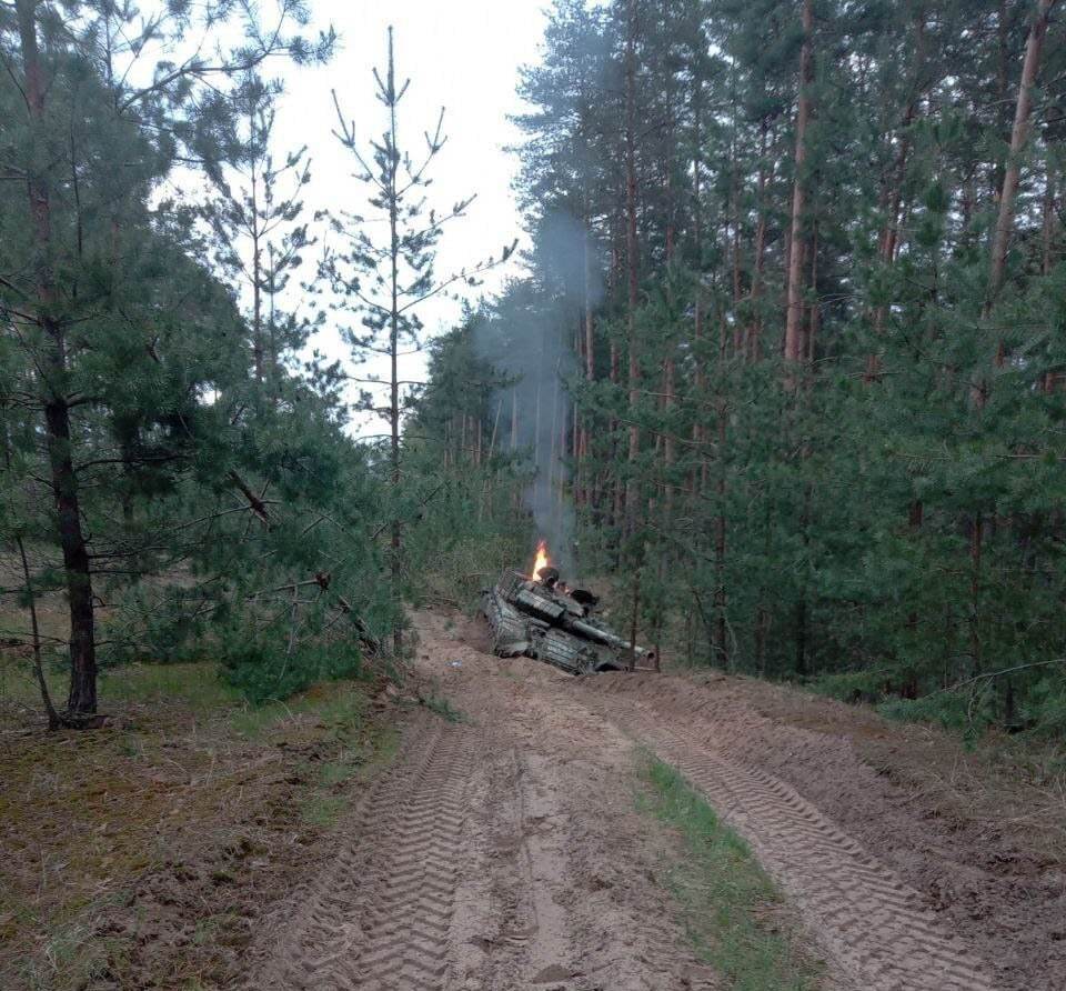 Уничтоженная и отбитая у ВСУ военная техника и националисты, денацифицированные в ходе освобождения населенных пунктов Республики