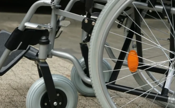 "Зато прописка московская!" - думала она, выходя замуж за инвалида