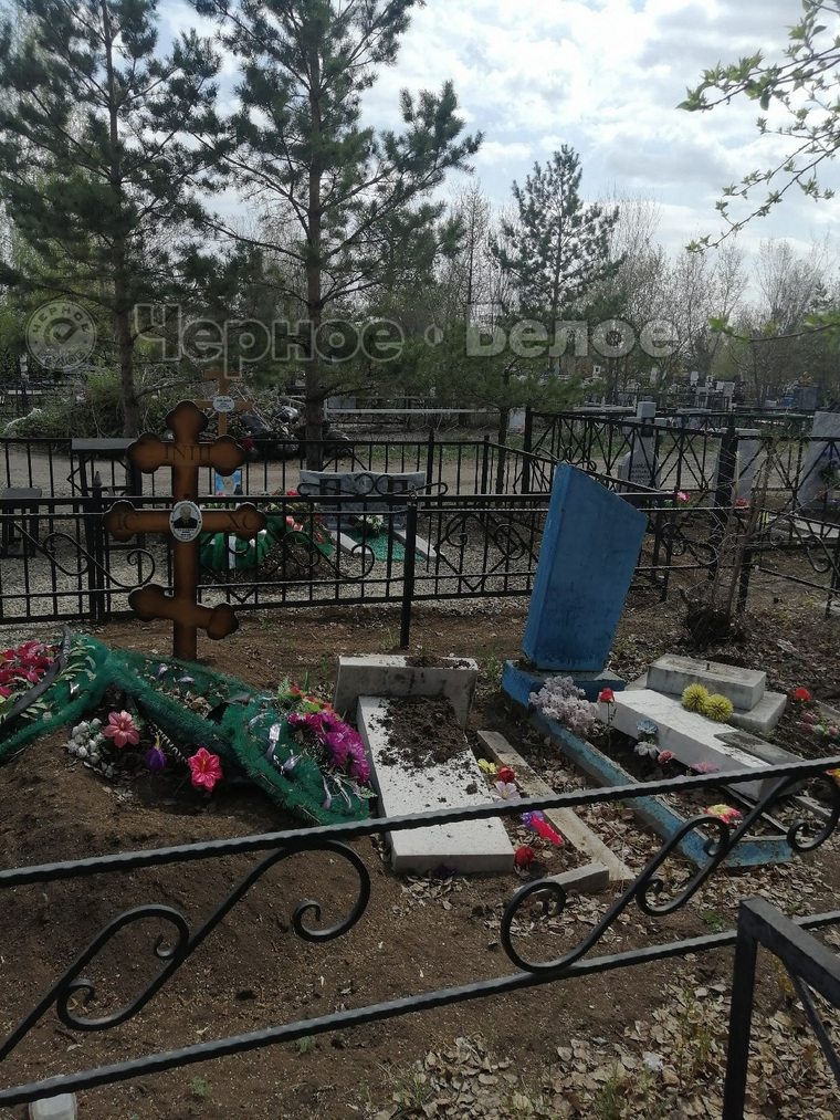 Ничего святого - охотники за металлом грабят кладбища. Фото