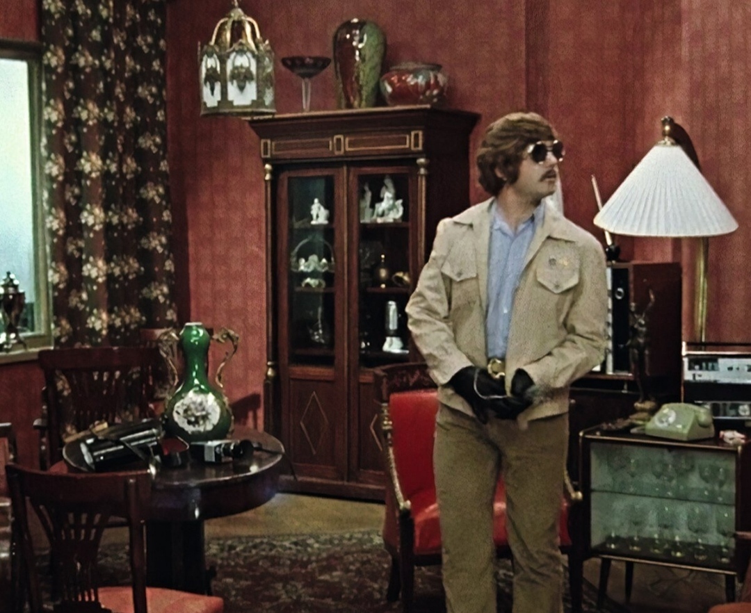 Как вор, Жорж Милославский узнал, что соседа изобретателя не будет дома?