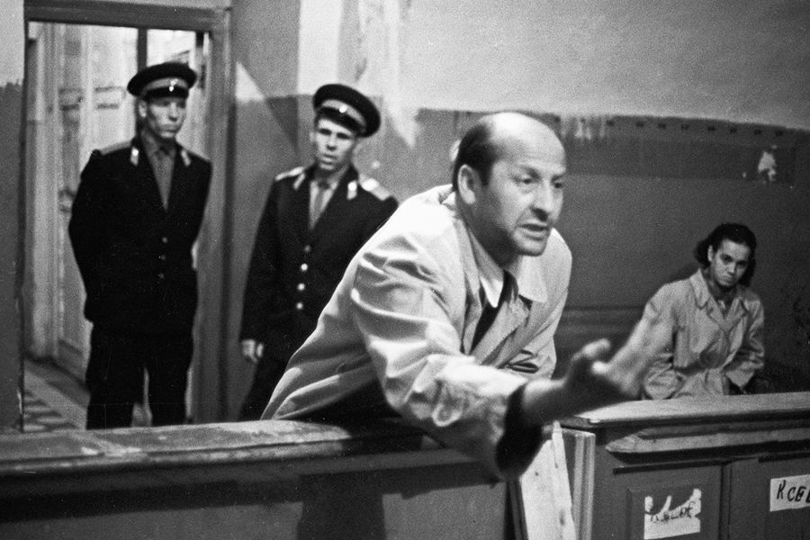 В СССР принят указ об усилении борьбы с тунеядством