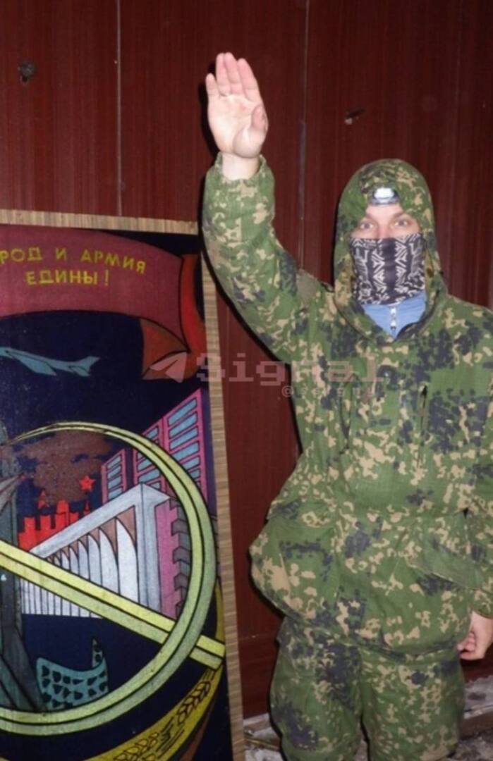 Четверо человек на видео, где обещают "не брать в плен" российских солдат и "уничтожать нацию" удалось опознать: