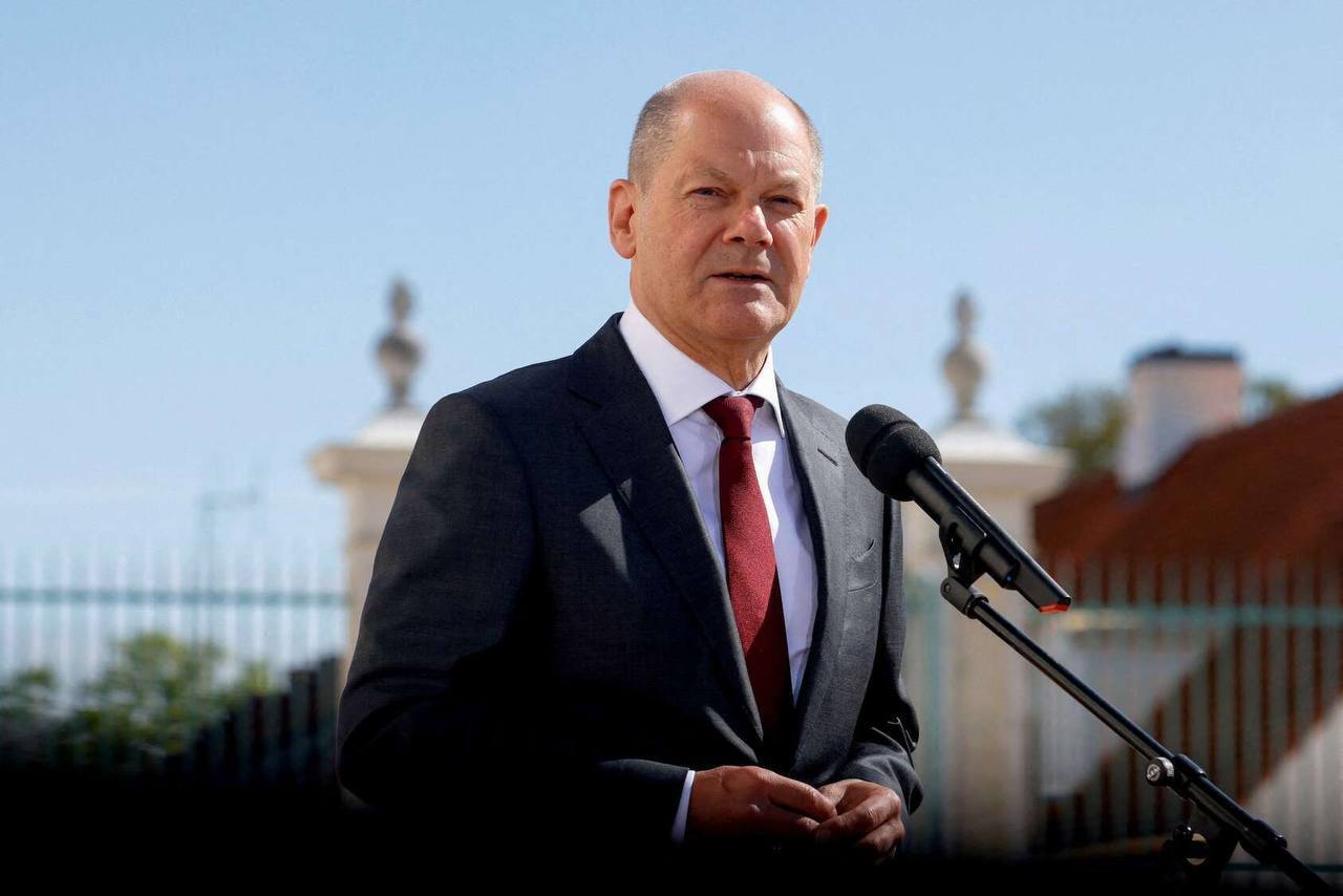 Канцлер Германии Олаф Шольц заявил, что санкции против России могут быть сняты только после согласования с украинской стороной.