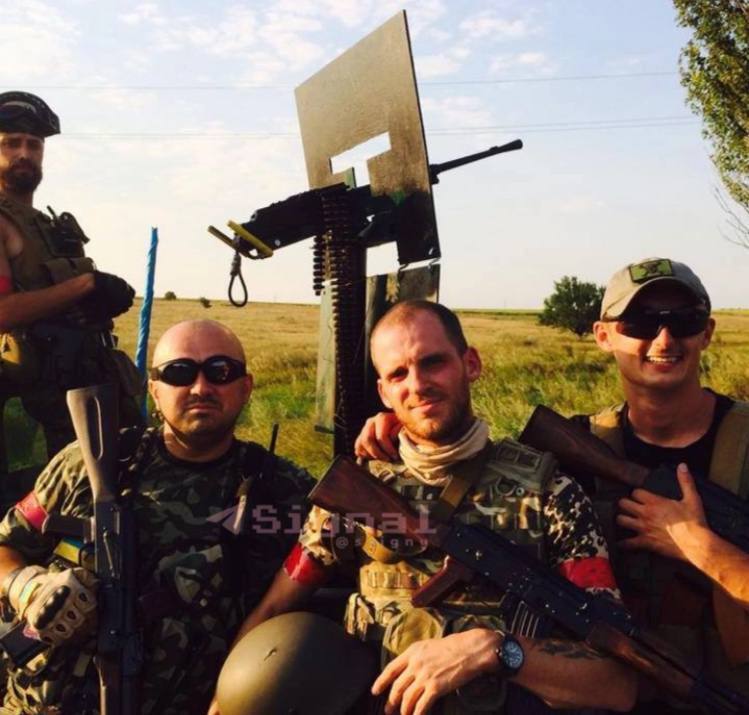 Четверо человек на видео, где обещают "не брать в плен" российских солдат и "уничтожать нацию" удалось опознать: