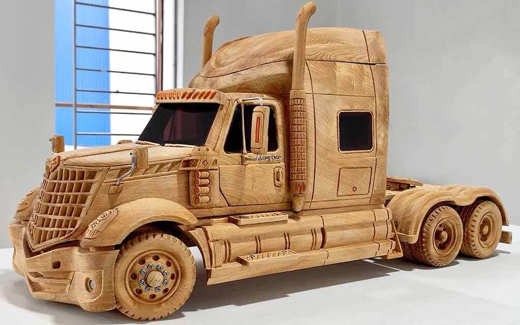 Умелец вырезал из дерева миниатюрную копию тягача International LoneStar Блогер с Youtube-канала «Woodworking Art» специализируется на создании миниат