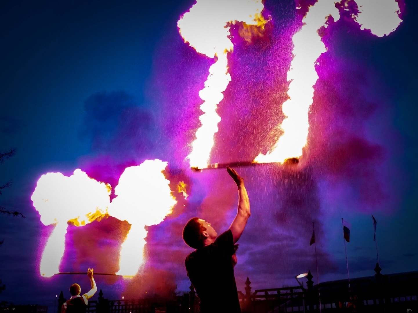 Огненное шоу: внутрянка (много фото)