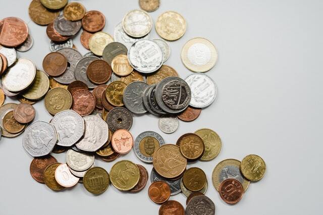 Евро вчера прыгал даже ниже 70-ти, про доллар - вообще молчу...