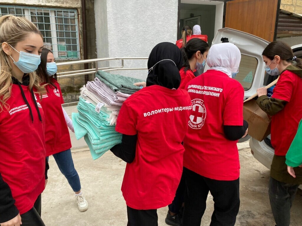 Российский Красный Крест начнет выдачу продуктовых ваучеров переселенцам из Донбасса
