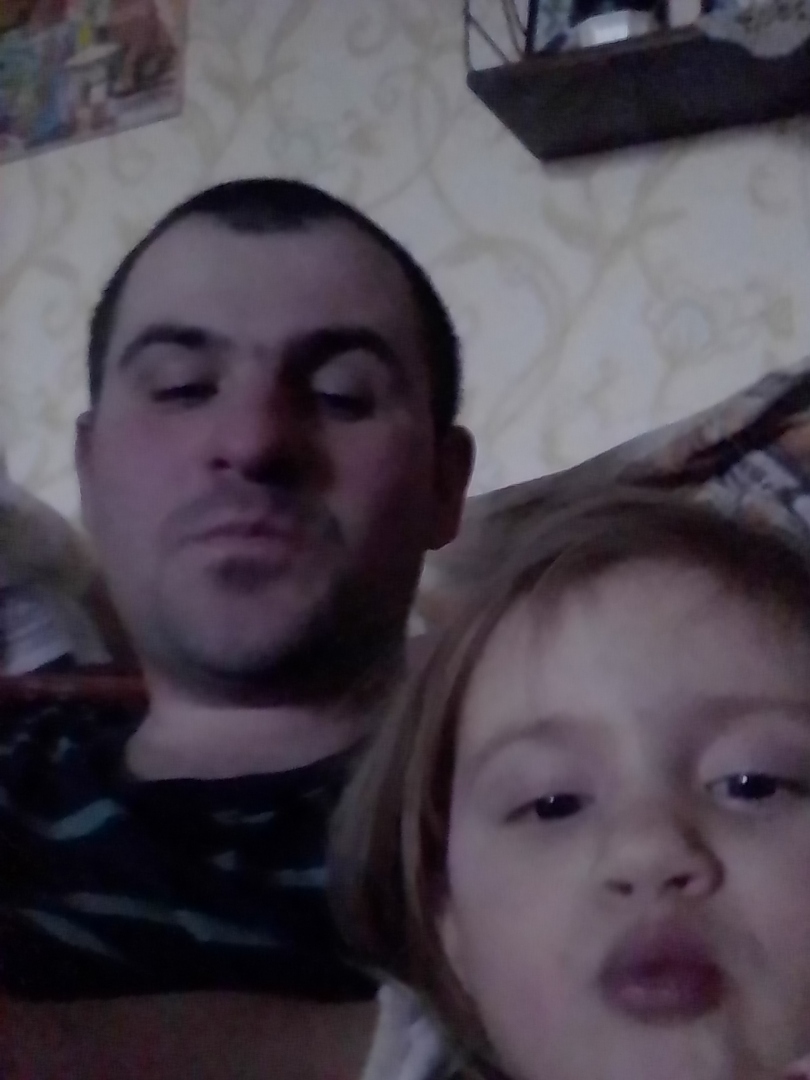 Лежим отдыхаем с дочкой