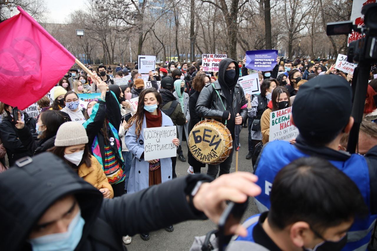 Как Вы относитесь к современному феминизму?