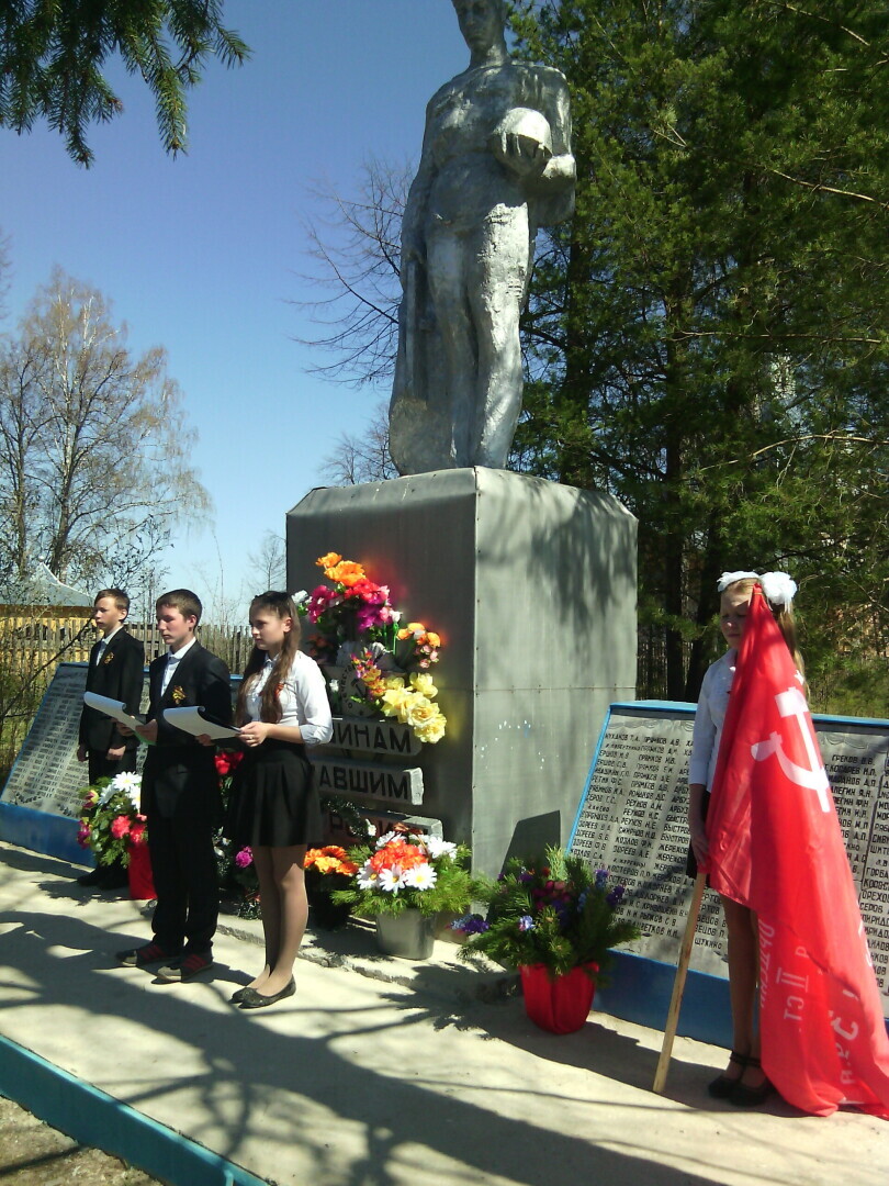 Комсомол родился в школе.