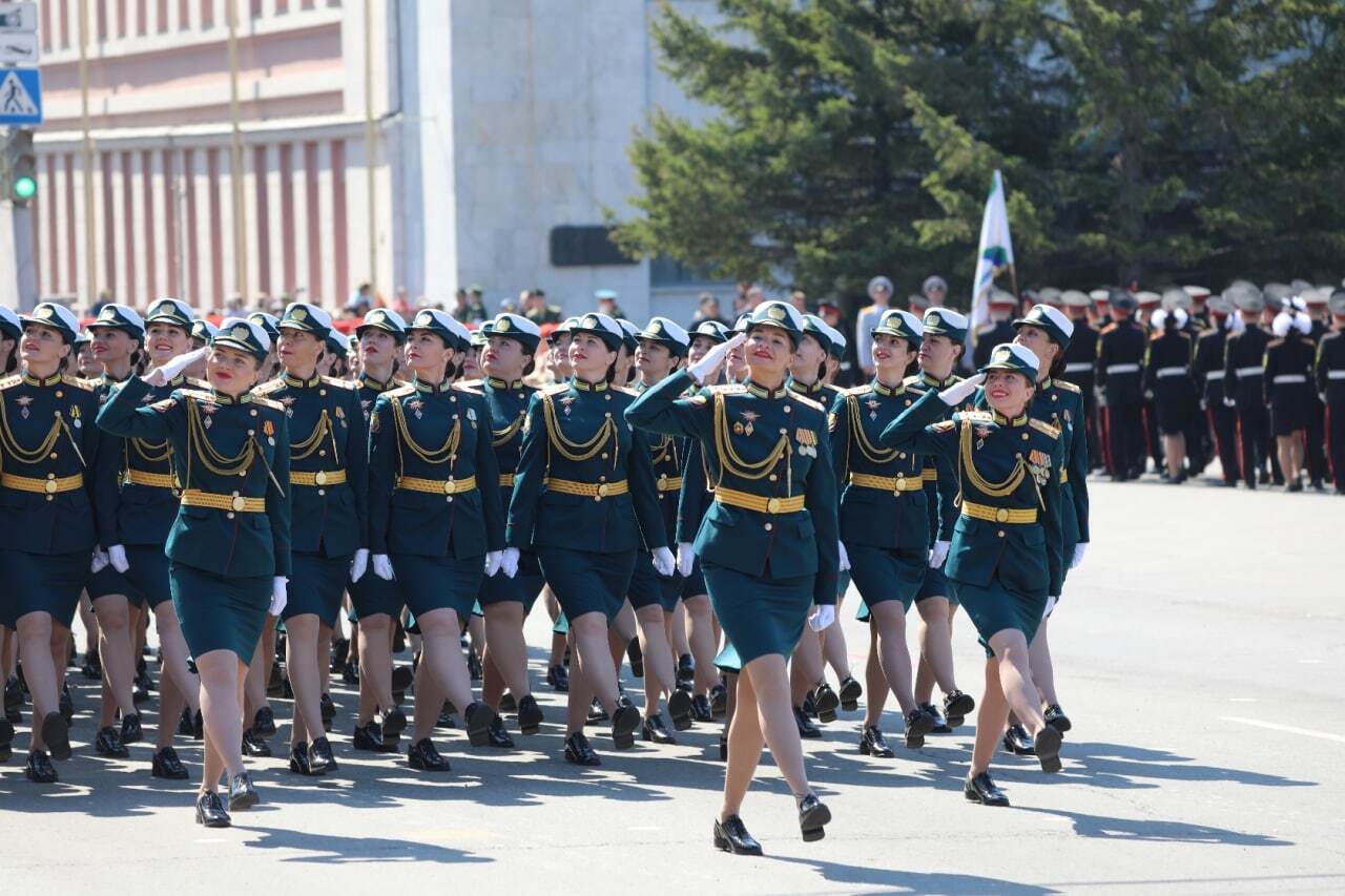 Фото девушек на параде 9 мая