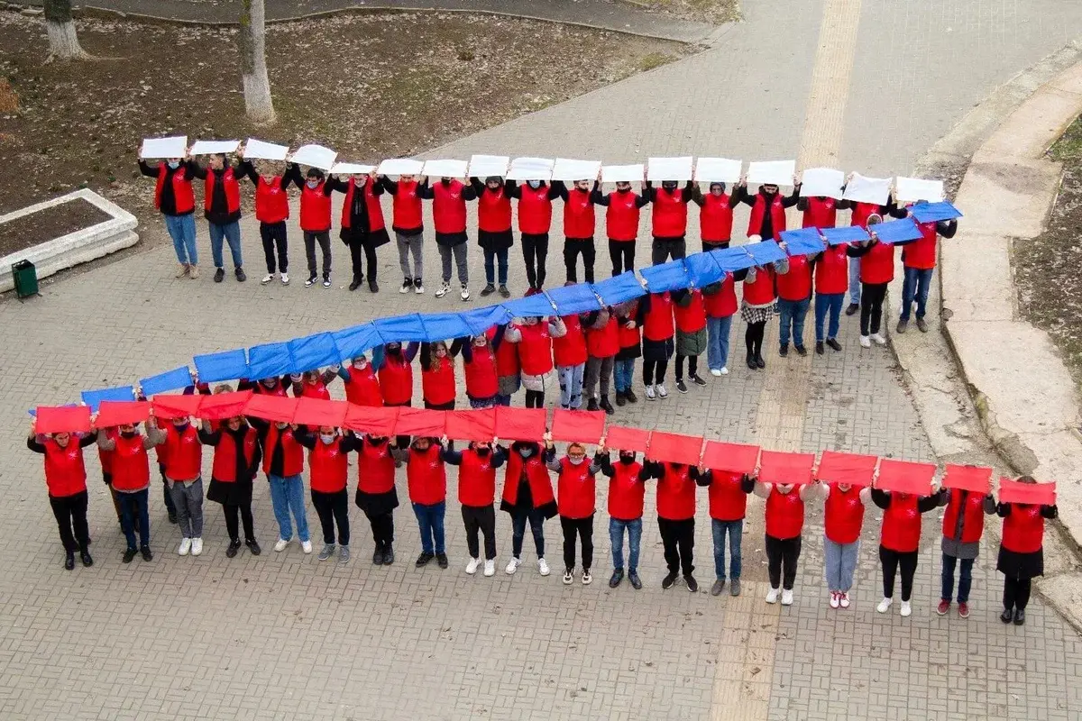 Ваше отношение к символам "Z" и "V"?