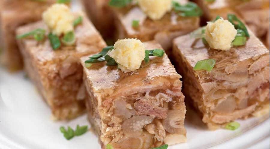 Вся семья в тяжёлом состоянии попала в больницу после дегустации холодца.