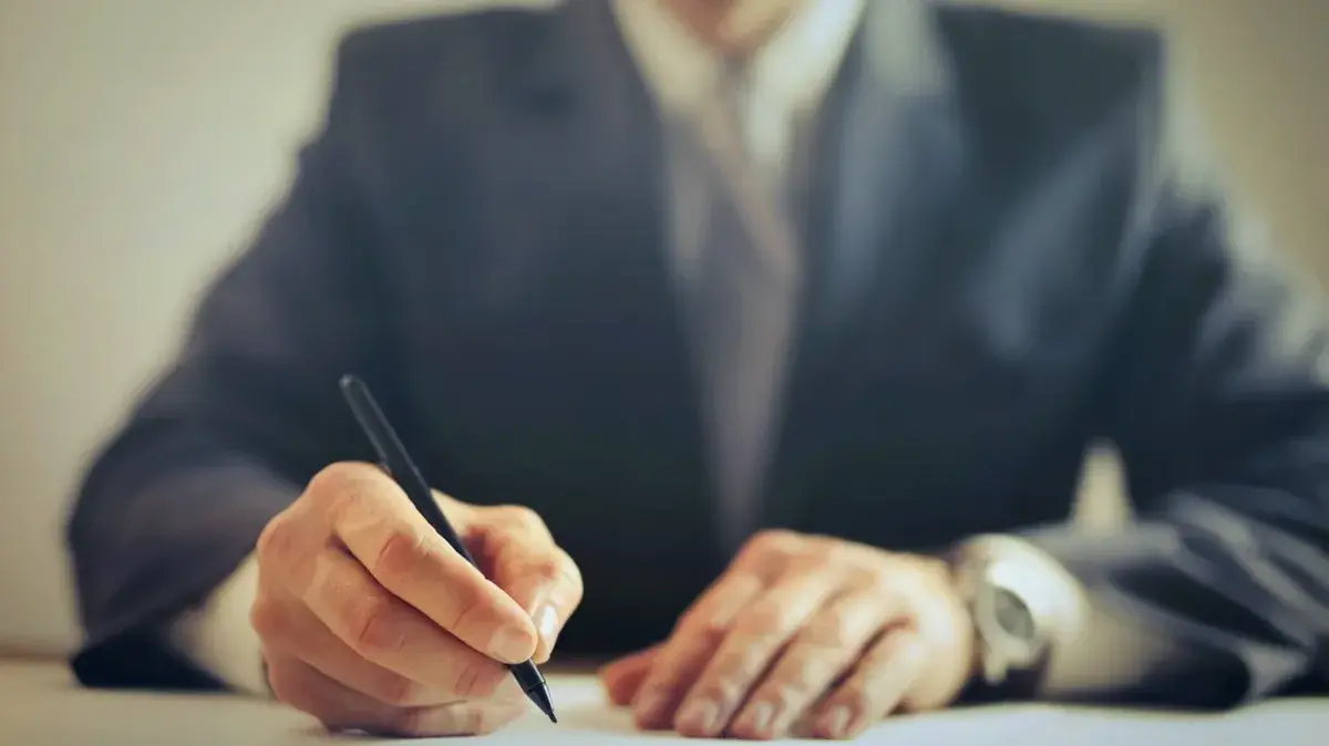 Сколько зарабатывают российские госслужащие и почему президент Путин урезал им премии: Некоторые сейчас уверены в том, что раз они ...