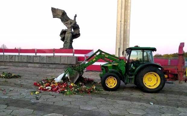 Сейм Латвии разрешил снести памятник советским войнам - освободителям в Риге!