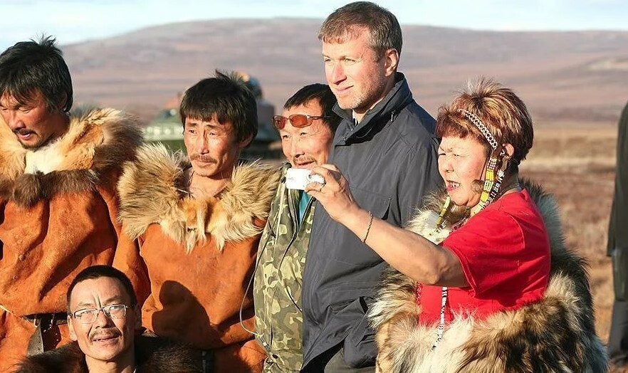 Круглый сирота, ставший миллиардером. Как Роман Абрамович добился своего состояния?