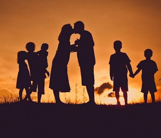 Для сохранения семьи нужно отменить браки в России