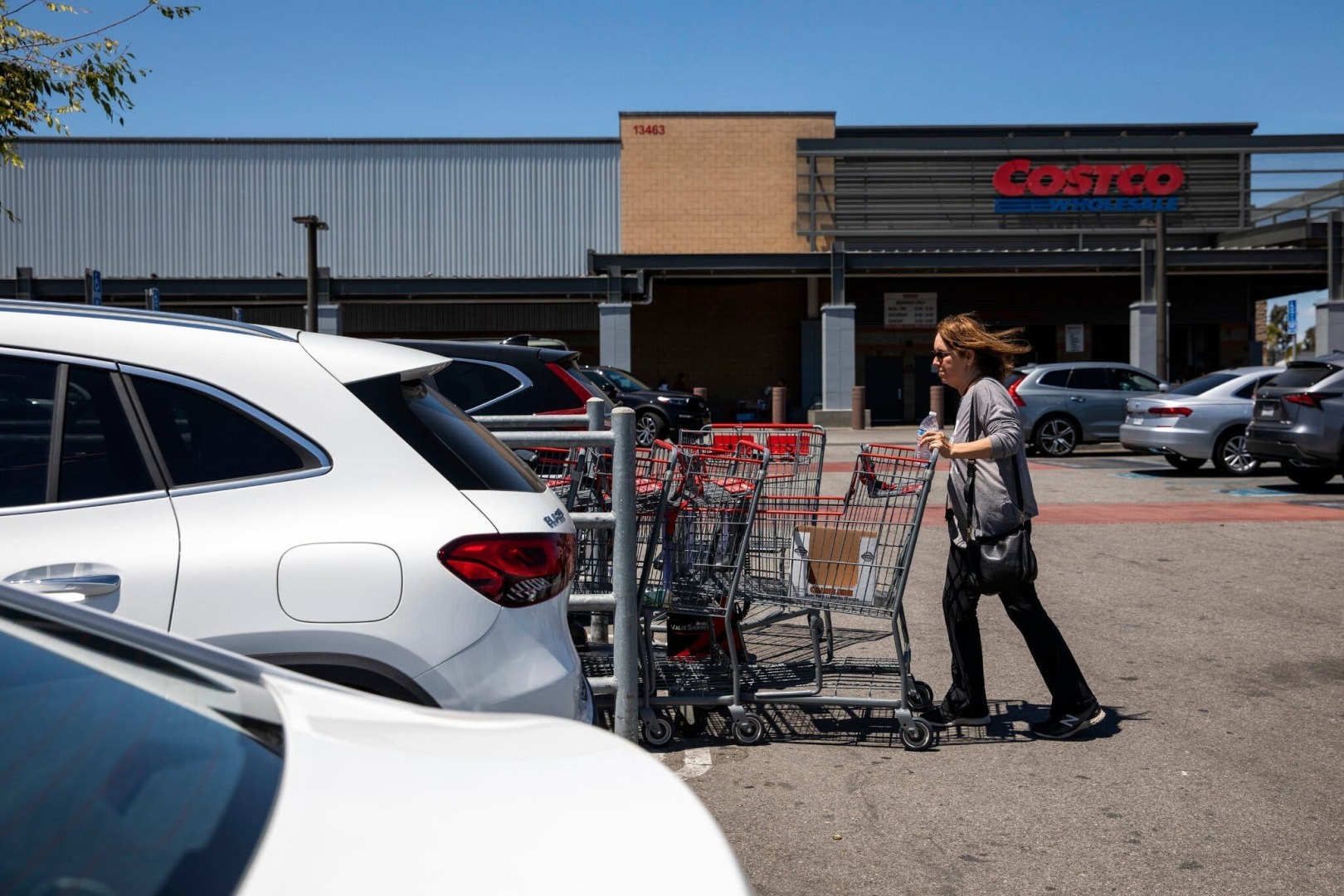 New Hork Times сообщает.Поскольку инфляция толкает цены на продукты, покупатели говорят ‘Ой’