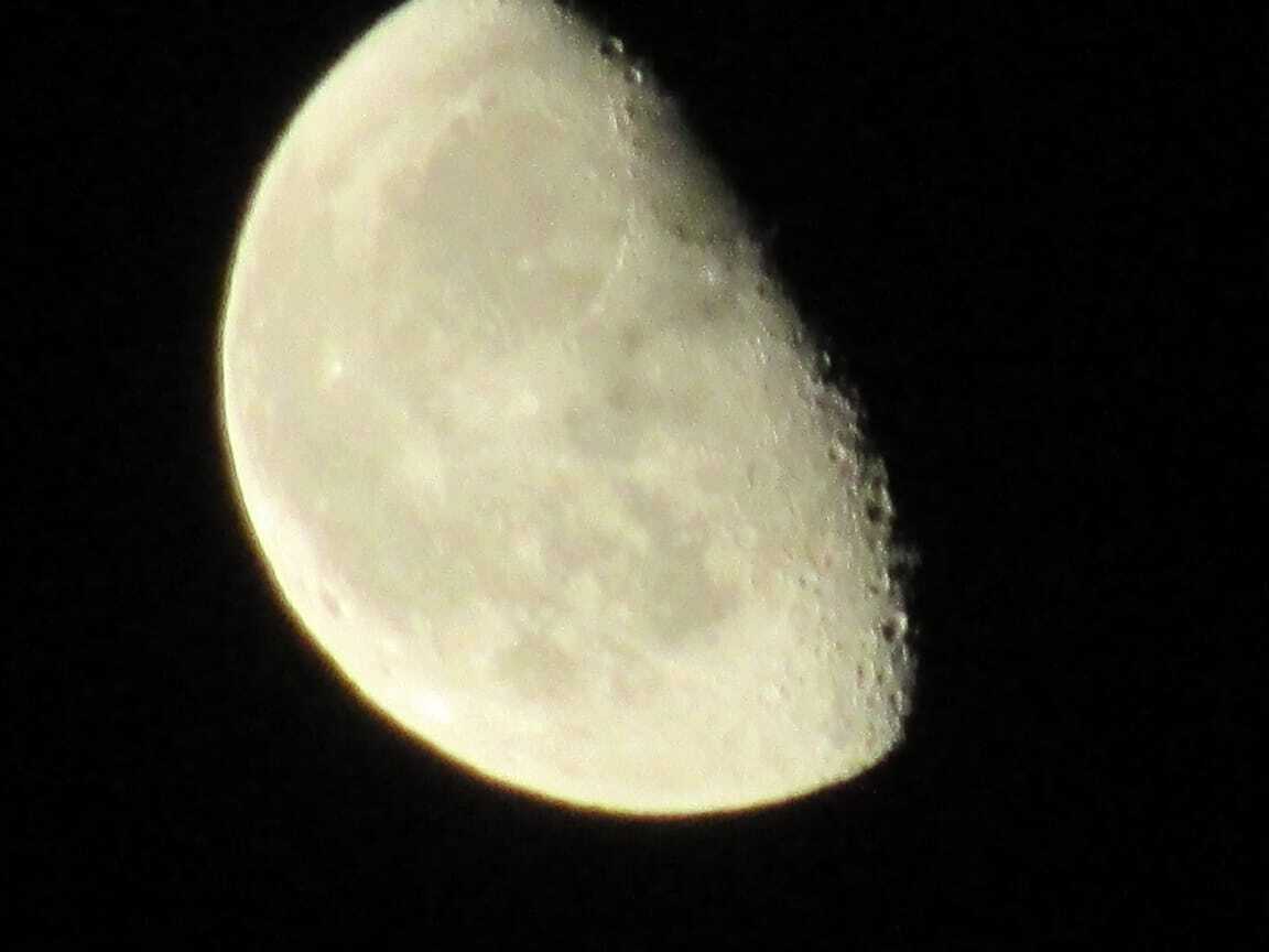 Фото с моей камеры, какая красивая Луна 🌙 😊