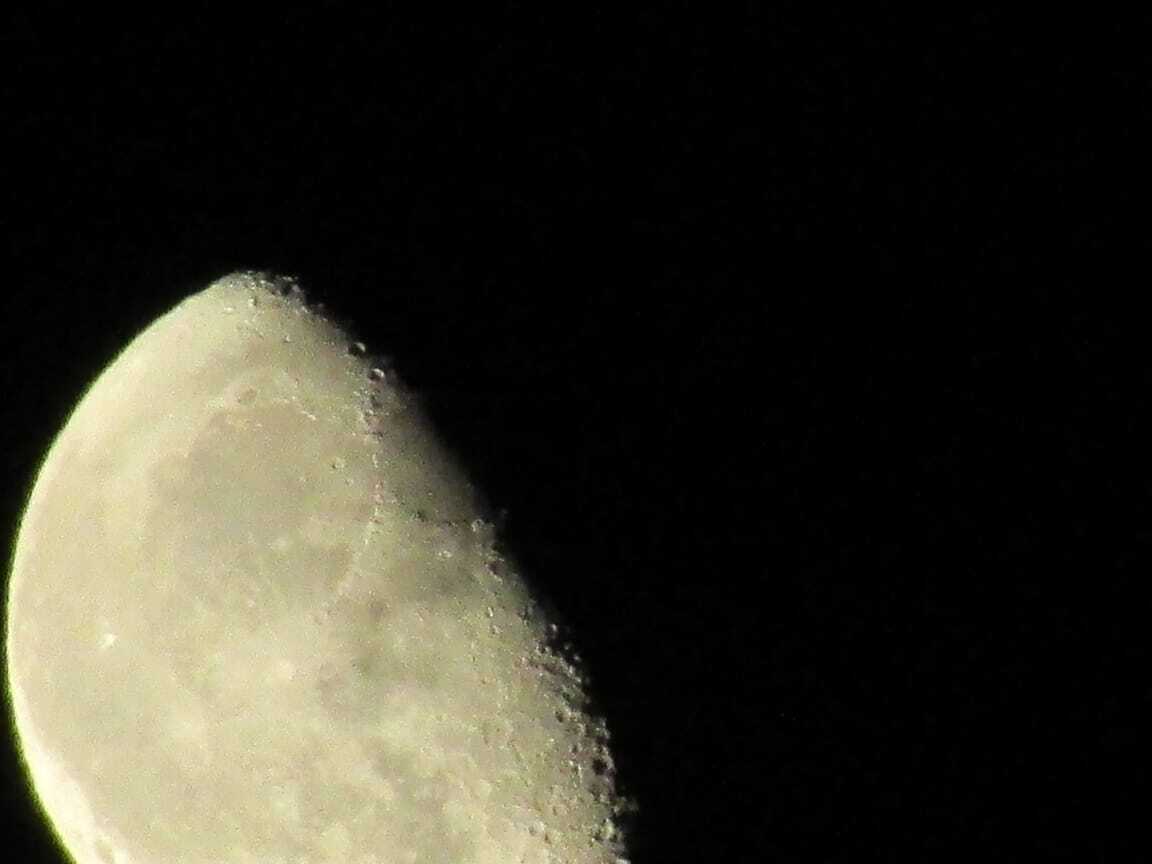 Фото с моей камеры, какая красивая Луна 🌙 😊