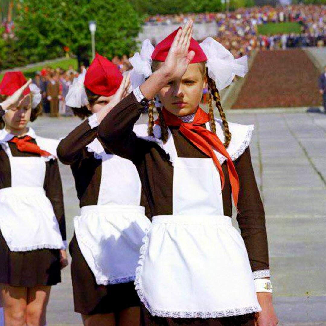 Развал СССР ..Осталась только память лучших дней нашей жизни!Нам никогда СССР не забыть!