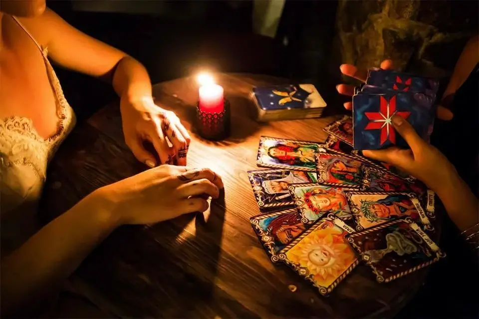 Профессия Экстрасенс, Гадалка - это мошенник или правомерный гражданин предоставляющий услуги за деньги?