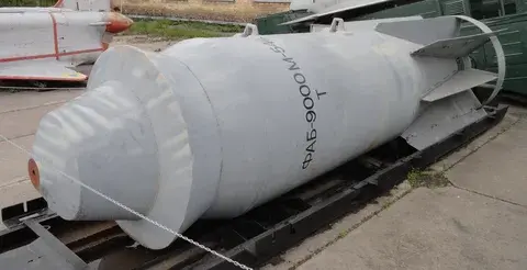 Авиационные бомбы или чем можно пробомбить "Азовсталь"