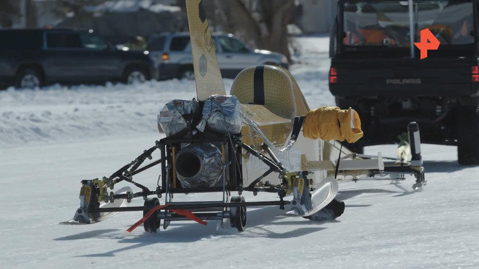 Зимой нашим детям не на чем будет кататься с горок. Космическая отрасль России больше не выпускает санки. Но на батуты переходить тоже не намерена