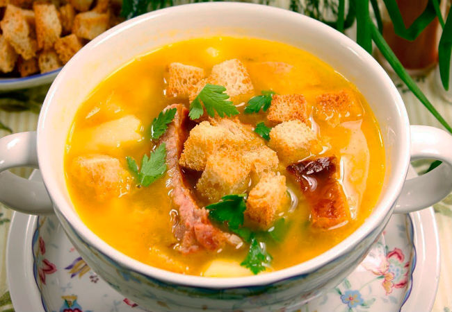 Отличный дачный суп с копчеными ребрышками и сыром