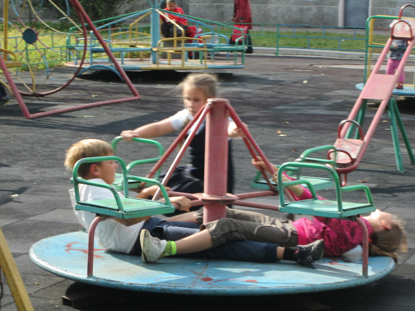 С бывшей одноклассницей читали наперебой стихи. Садистские...