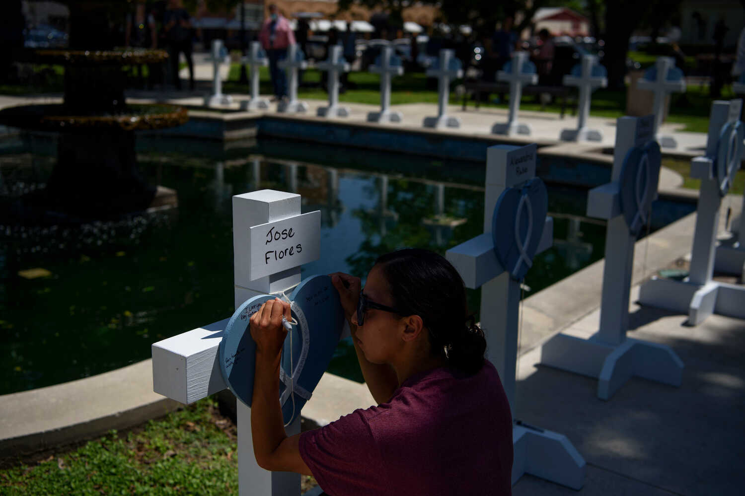 Uvalde Live Updates: Дни после резни, N.R.A. собирается в Техасе