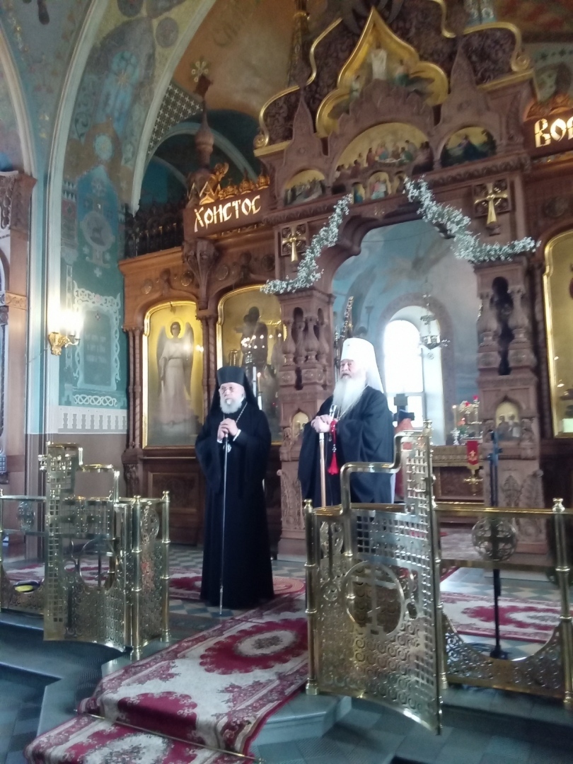 Вера без дела мертва есть!-Так написано за Храме, где сегодня вели службу Митрополит Тихон и Епископ Иннокентий Владимирской Метрополии. Было мощно!